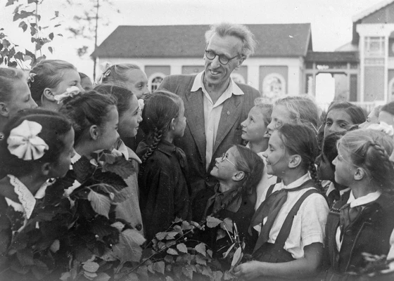 Дети встречают композитора Д.Б. Кабалевского. 1960-е